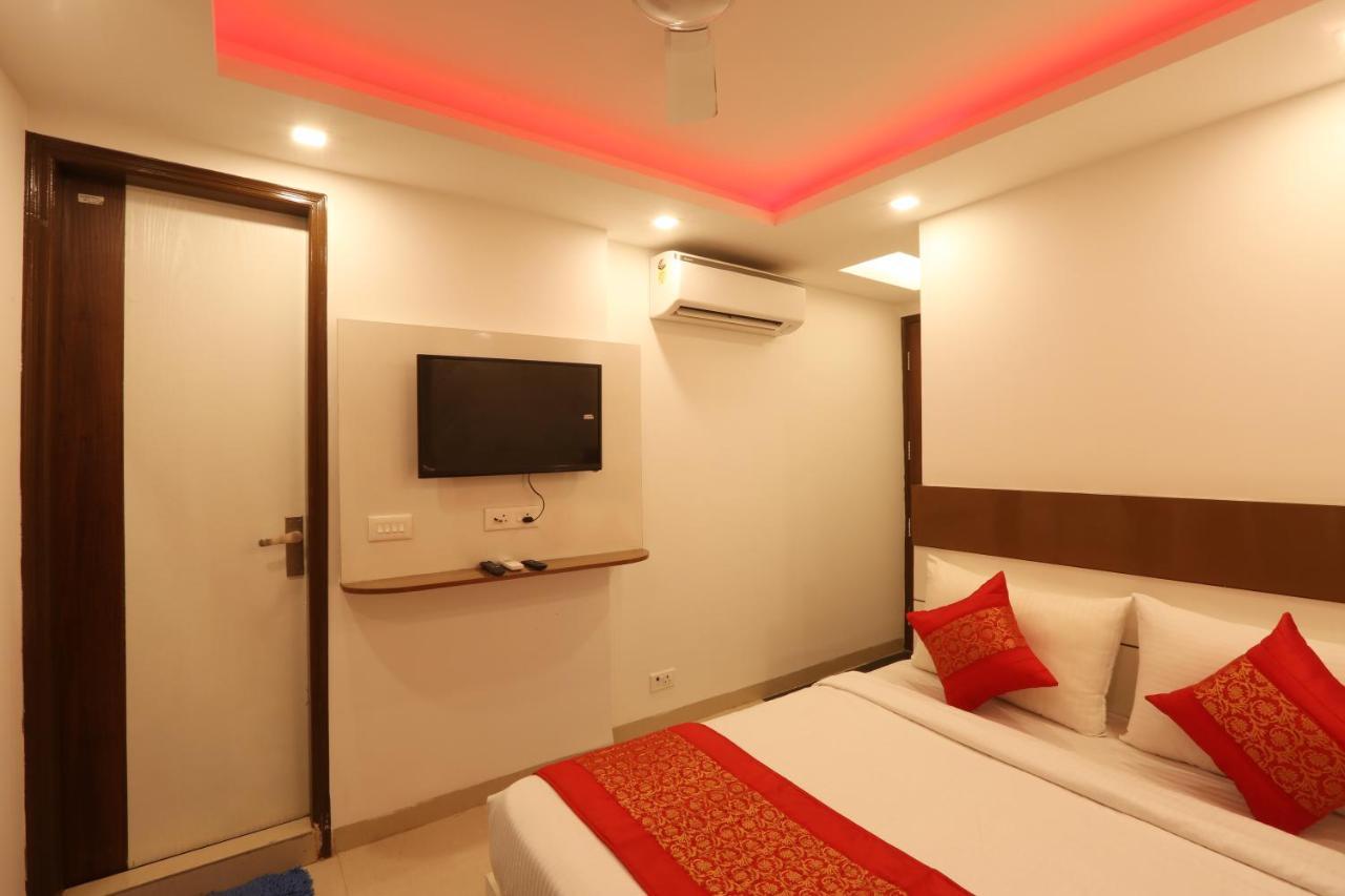 Hotel Ark Suites At Airport Nova Deli Exterior foto