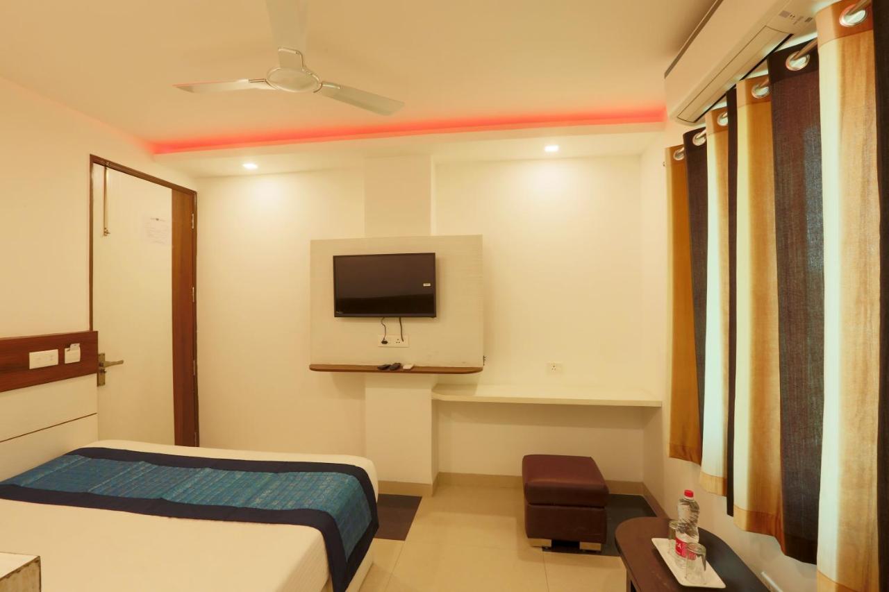 Hotel Ark Suites At Airport Nova Deli Exterior foto