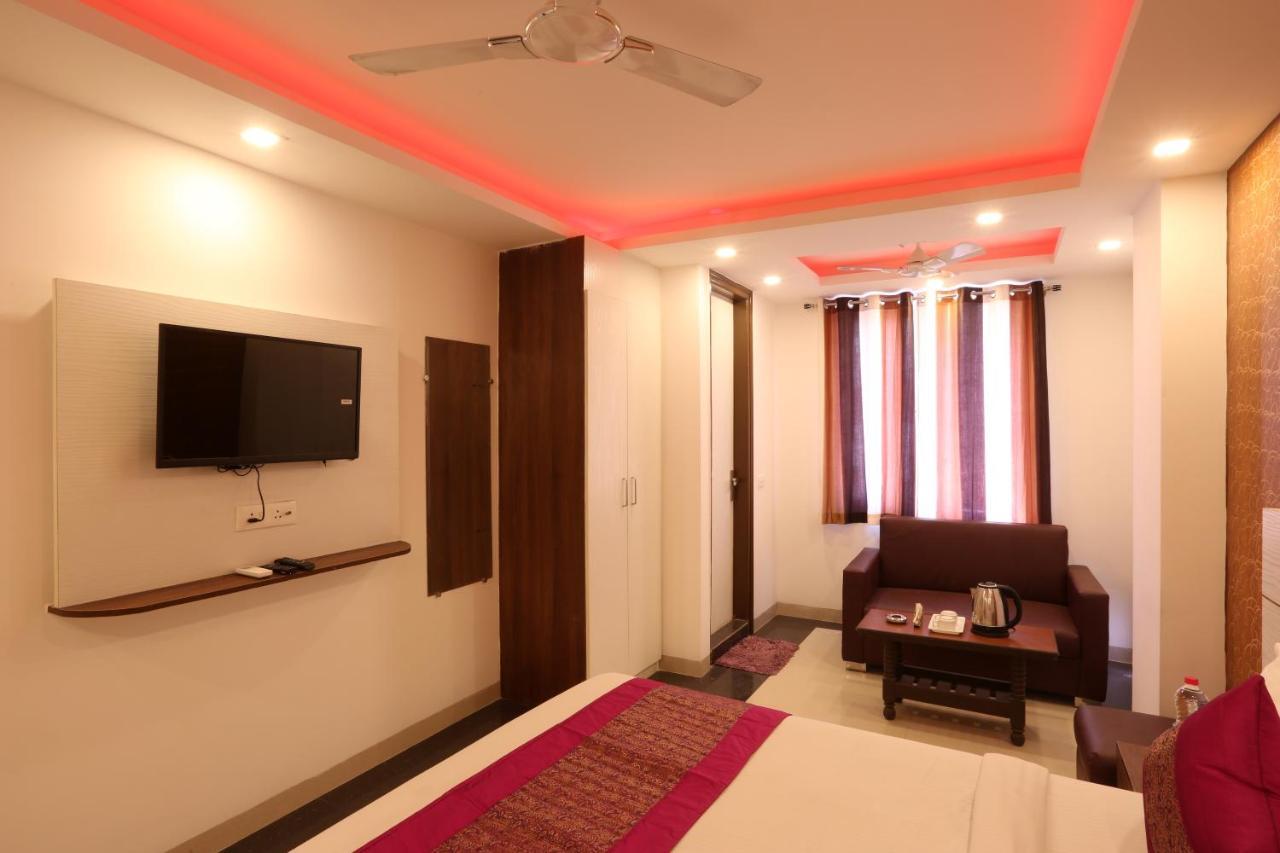 Hotel Ark Suites At Airport Nova Deli Exterior foto